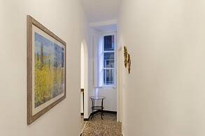 JOIVY Ideal Flat Near Aquarium