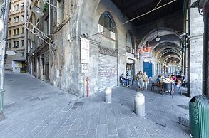 JOIVY Ideal Flat Near Aquarium