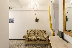 JOIVY Ideal Flat Near Aquarium