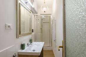 JOIVY Ideal Flat Near Aquarium