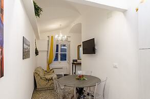 JOIVY Ideal Flat Near Aquarium