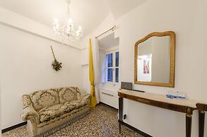 JOIVY Ideal Flat Near Aquarium