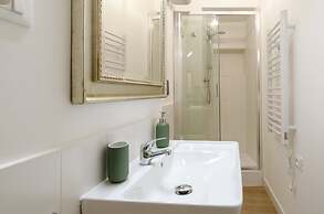 JOIVY Ideal Flat Near Aquarium