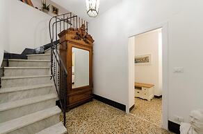 JOIVY Ideal Flat Near Aquarium