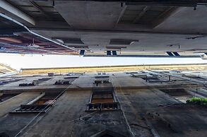 JOIVY Ideal Flat Near Aquarium