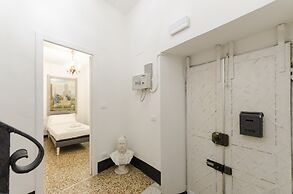 JOIVY Ideal Flat Near Aquarium