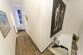 JOIVY Ideal Flat Near Aquarium