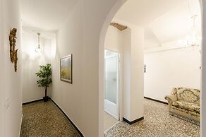 JOIVY Ideal Flat Near Aquarium