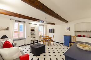 JOIVY Flat By The Sea Promenade