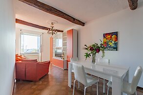 JOIVY Sunny 2-Bed Flat Near Aquarium