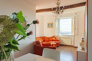 JOIVY Sunny 2-Bed Flat Near Aquarium