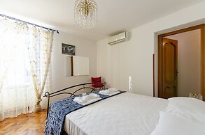 JOIVY Sunny 2-Bed Flat Near Aquarium