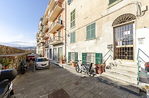 JOIVY Sunny 2-Bed Flat Near Aquarium