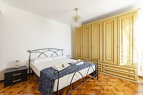 JOIVY Sunny 2-Bed Flat Near Aquarium