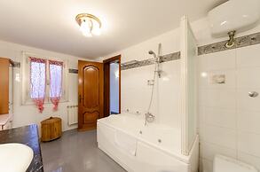 JOIVY Sunny 2-Bed Flat Near Aquarium