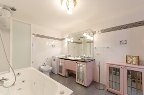 JOIVY Sunny 2-Bed Flat Near Aquarium