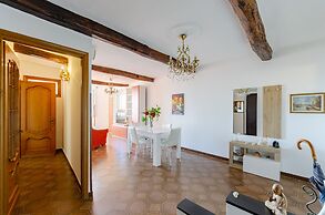 JOIVY Sunny 2-Bed Flat Near Aquarium