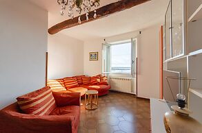 JOIVY Sunny 2-Bed Flat Near Aquarium