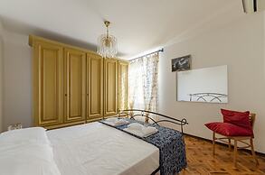 JOIVY Sunny 2-Bed Flat Near Aquarium