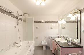 JOIVY Sunny 2-Bed Flat Near Aquarium