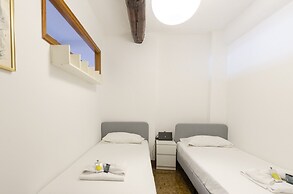 JOIVY Sunny 2-Bed Flat Near Aquarium