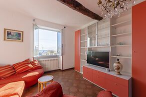 JOIVY Sunny 2-Bed Flat Near Aquarium