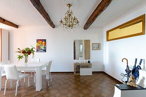 JOIVY Sunny 2-Bed Flat Near Aquarium