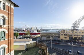 JOIVY Sunny 2-Bed Flat Near Aquarium