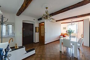 JOIVY Sunny 2-Bed Flat Near Aquarium