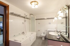 JOIVY Sunny 2-Bed Flat Near Aquarium