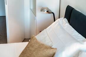 JOIVY Stylish Suite 52