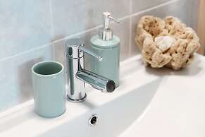 JOIVY Family Flat W/Balcony