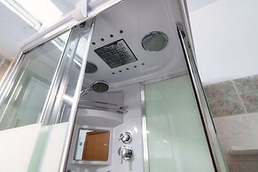 JOIVY Family Flat W/Balcony