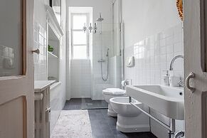 JOIVY Elegant Flat W/Balcony