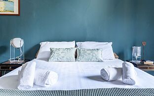 JOIVY Elegant Flat W/Balcony