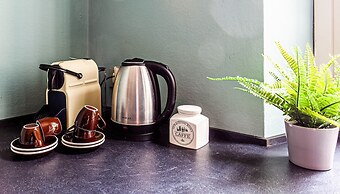 JOIVY Elegant Flat W/Balcony