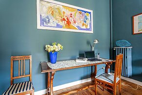 JOIVY Elegant Flat W/Balcony