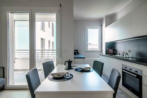 JOIVY Spacious Apt in Stunning Como