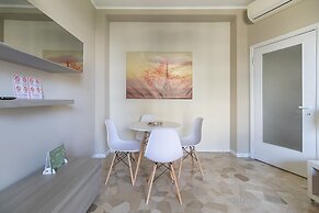 JOIVY Trendy Flat W/Balcony