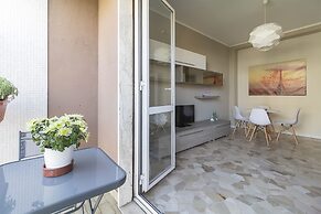 JOIVY Trendy Flat W/Balcony