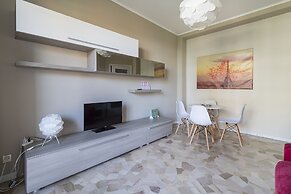 JOIVY Trendy Flat W/Balcony