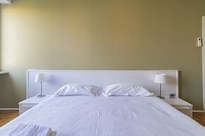 JOIVY Trendy Flat W/Balcony