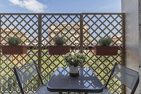 JOIVY Trendy Flat W/Balcony