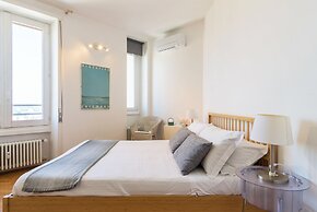 JOIVY Homey 1-Bed W/View Near Citylife