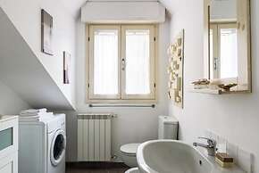 JOIVY Classic Top-Floor Studio By Park