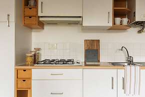 JOIVY Classic Top-Floor Studio By Park