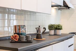 JOIVY Sophisticated Flat W/ Desk