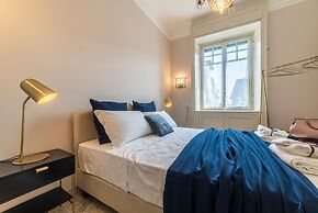 JOIVY Sophisticated Flat W/ Desk