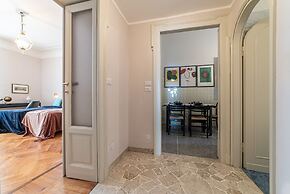 JOIVY Sophisticated Flat W/ Desk