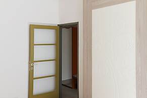 JOIVY Smart 1-Bed W/ Modern Amenities